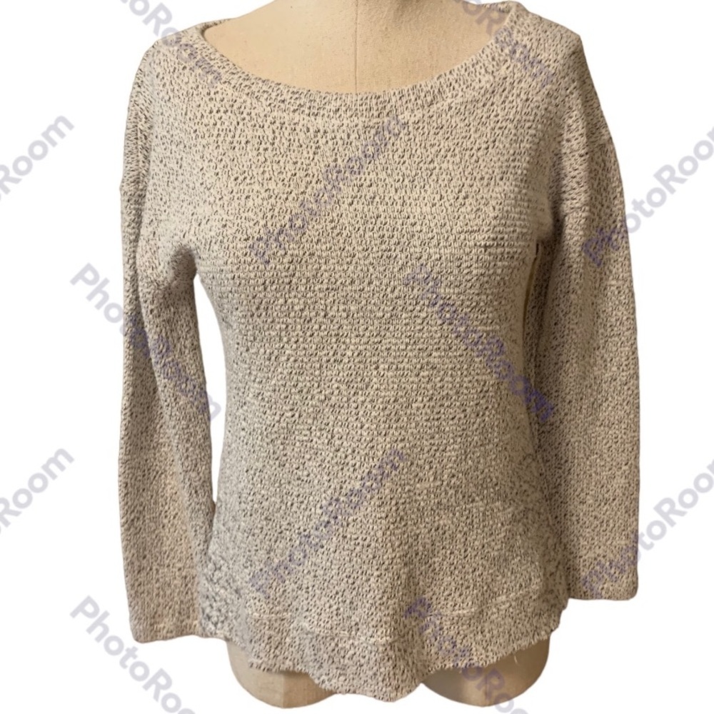 Cupcakes and Cashmere, XS, White and black twilled sweater.